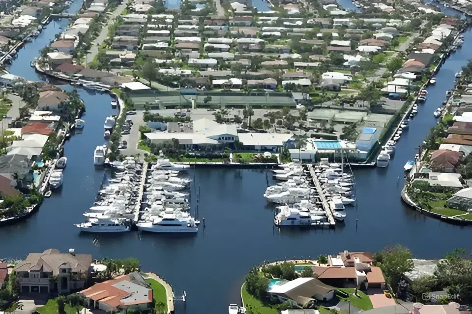 Lighthouse Point Yacht & Racquet Club - Lighthouse Point, FL